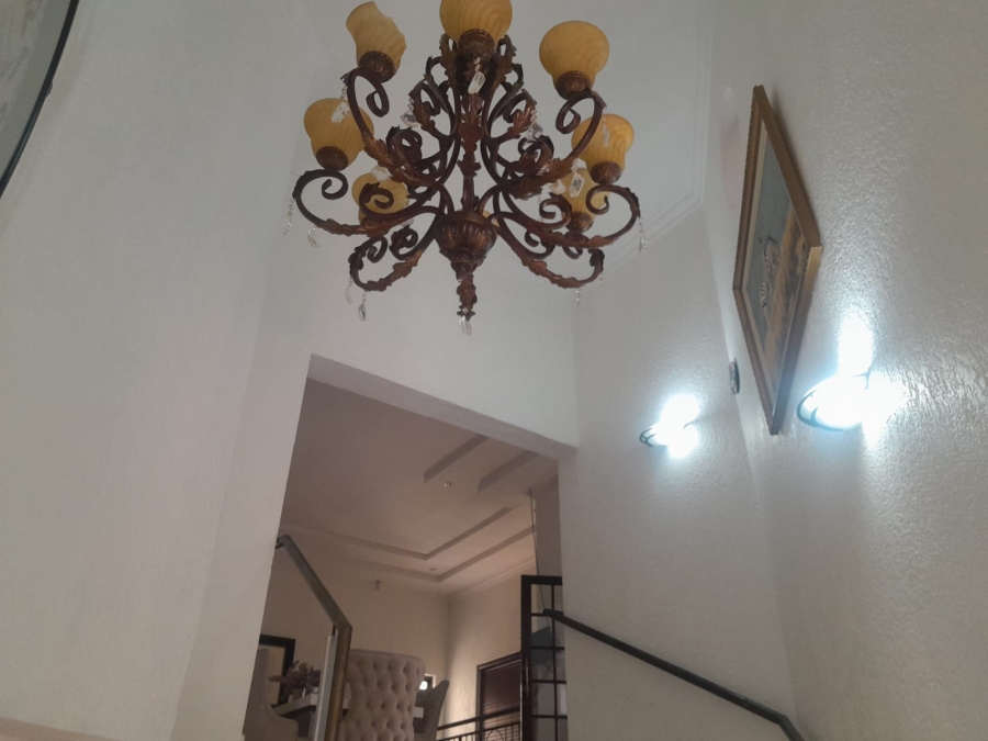 6 Bedroom Property for Sale in Safari Gardens North West